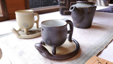 台付きのマグカップ